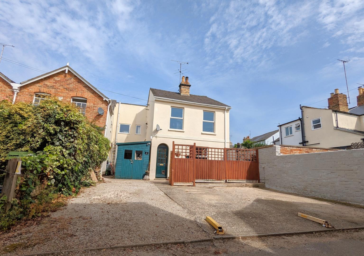 3 Bedroom Link Detached House For Sale At Chapel Lane Great Norwood